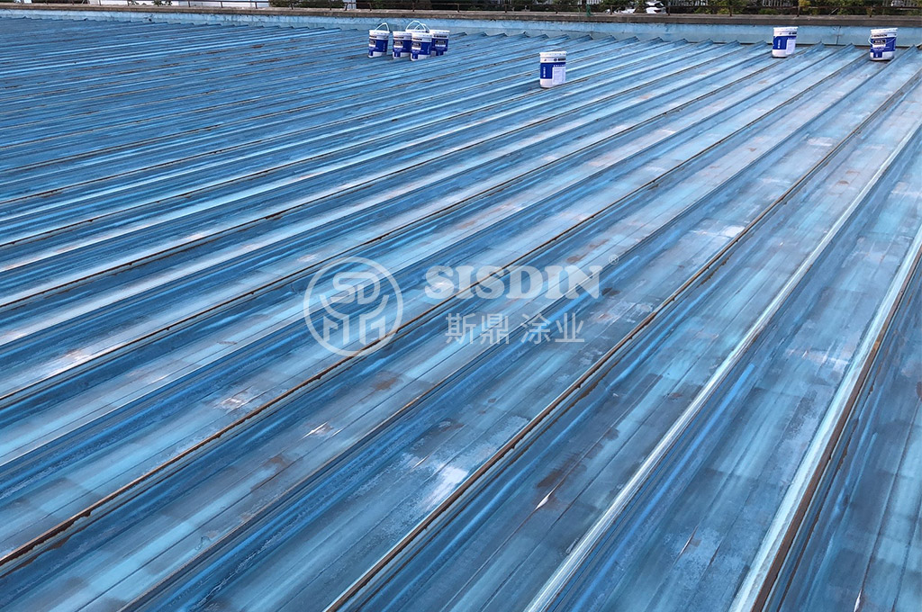 上海某咨詢管理公司的特別指定斯鼎施工團(tuán)隊(duì)為其進(jìn)行彩鋼瓦翻新作業(yè)