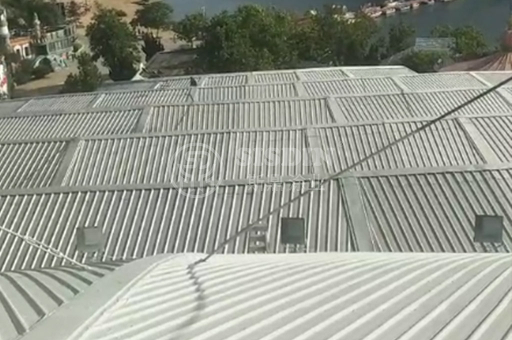 采用HS206彩鋼瓦翻新專用漆底漆,CW350彩鋼瓦翻新專用漆面漆噴涂一底兩面效果